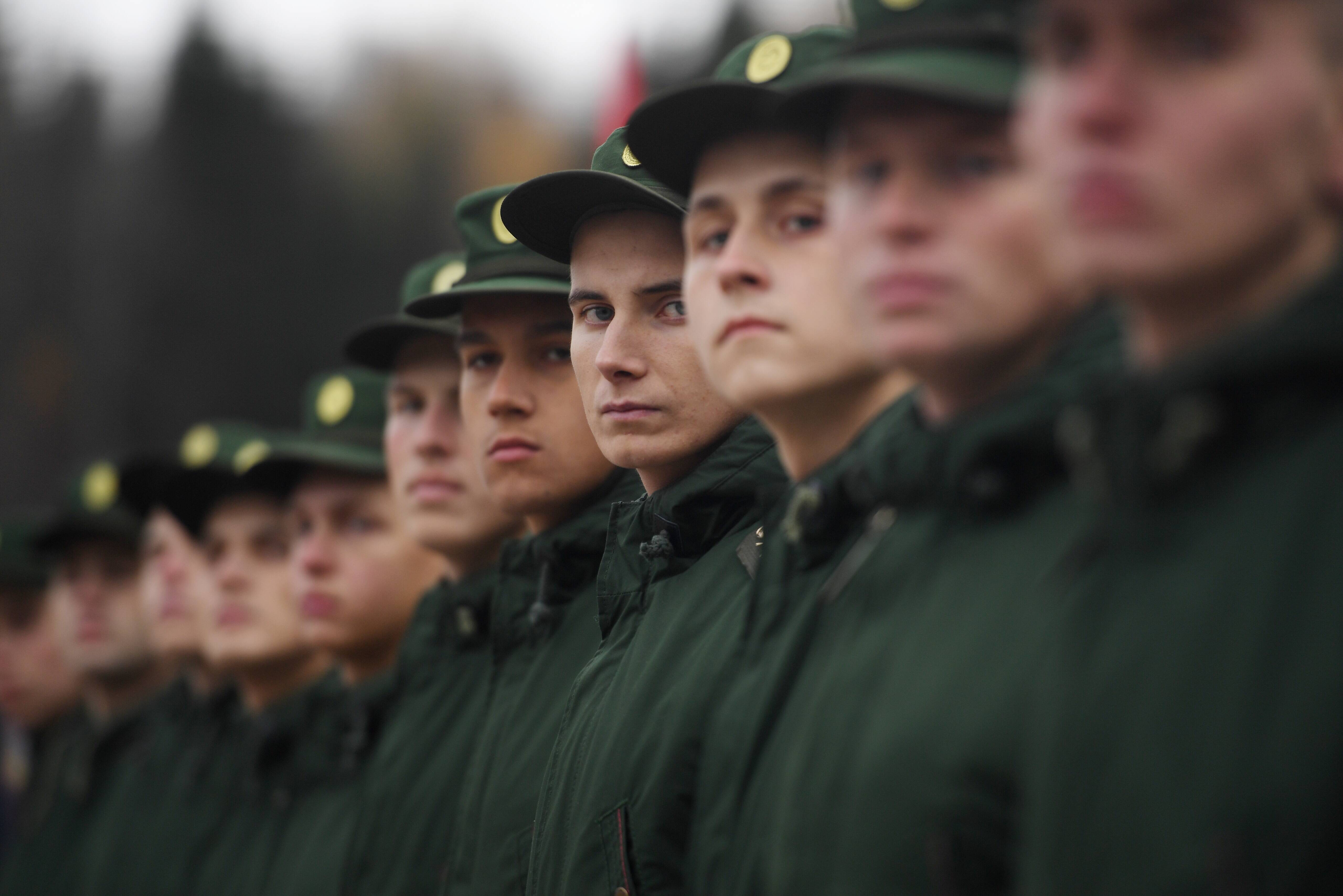 1.000.000 russische Soldaten! Putin rüstet auf! Steht bald ein Millionen-Heer an der NATO-Grenze?!