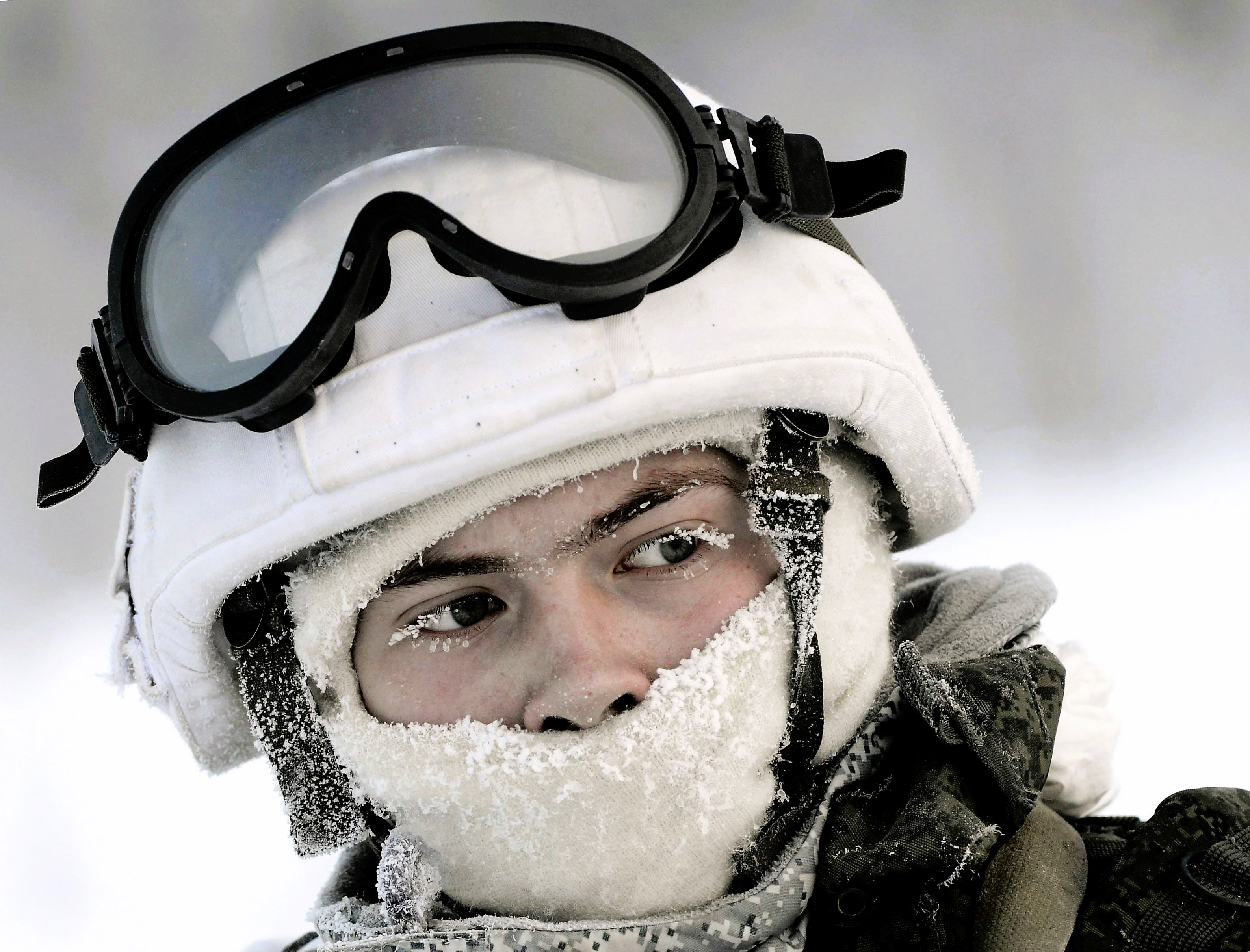 Putin stellt Atomraketen in der Arktis auf! NATO besorgt - geheime Bilder zeigen Truppen Aufmarsch!