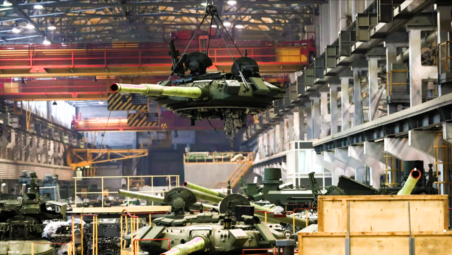 Russen starten Massenproduktion für Panzer! Höhere Waffenproduktion für die russische Armee - Putin geht aufs Ganze