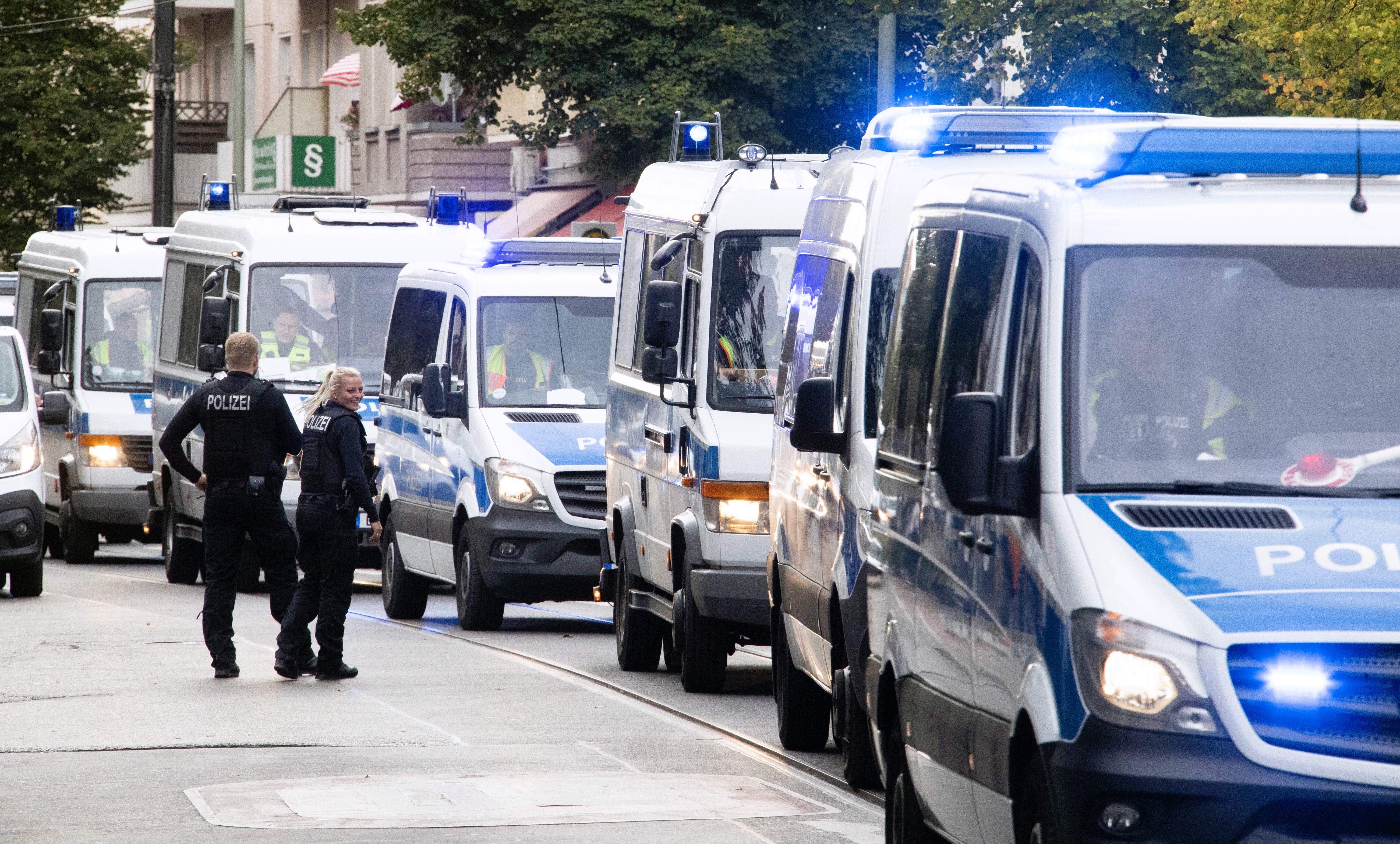 Amokalarm in Hamburg! Gefährder mit Waffenkoffer entdeckt - Polizei startet Großeinsatz!