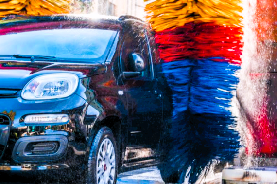 Frau stirbt in Waschanlage! Tödlicher Unfall - Frau erliegt Verletzungen in der Nacht im Krankenhaus