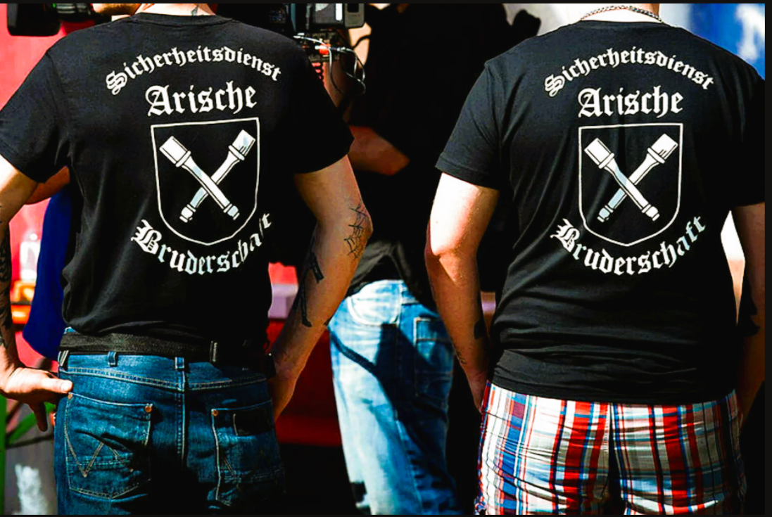 Rechtsextreme kaufen Deutschlands Osten auf! Immobilien für zwielichtige Zwecke - Rechtsextreme kaufen immer mehr Eigentum