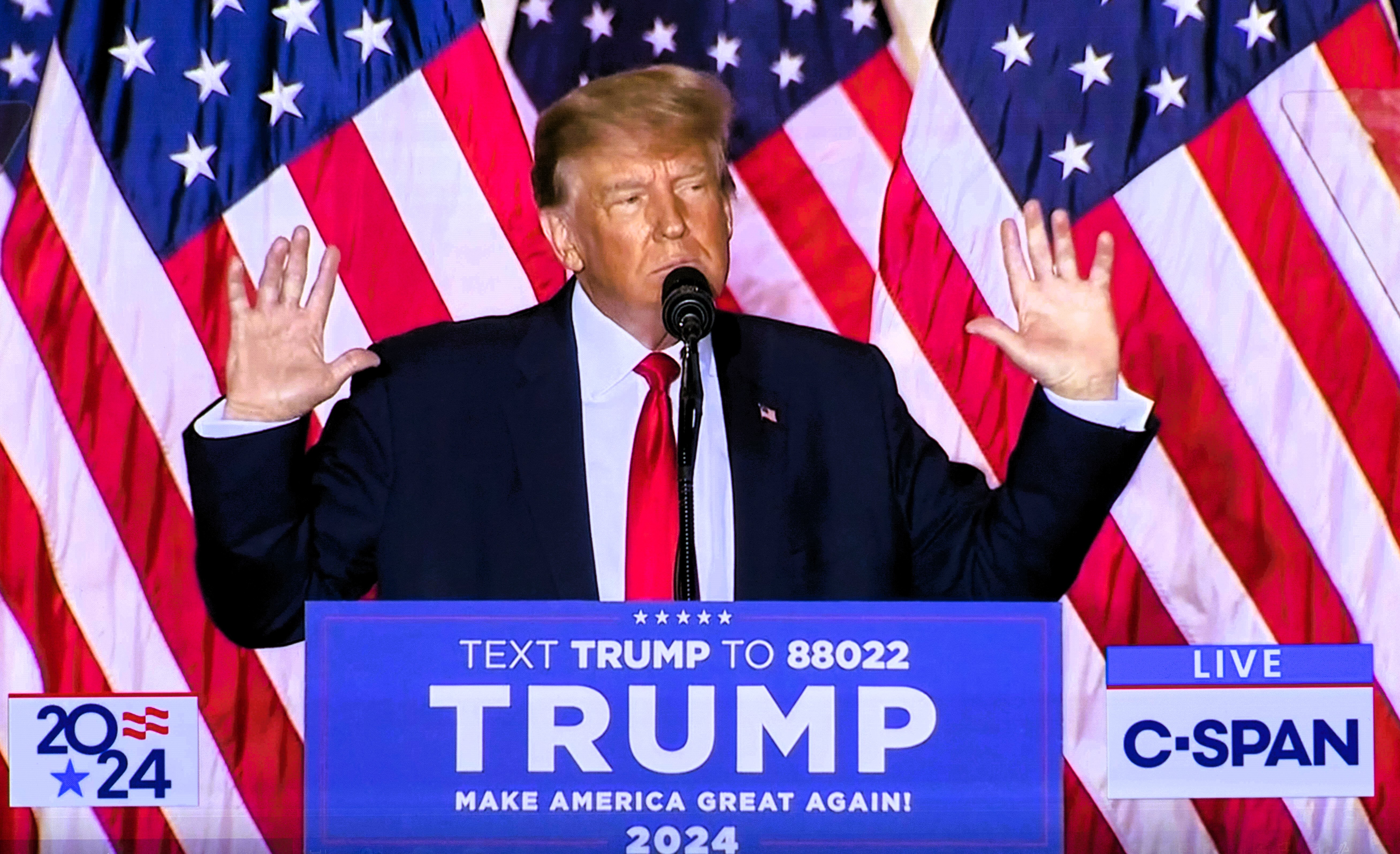 Donald Trump demütigt Melania vor Gästen - Trump wollte Ehefrau Melania zu Bikini-Auftritt zwingen!