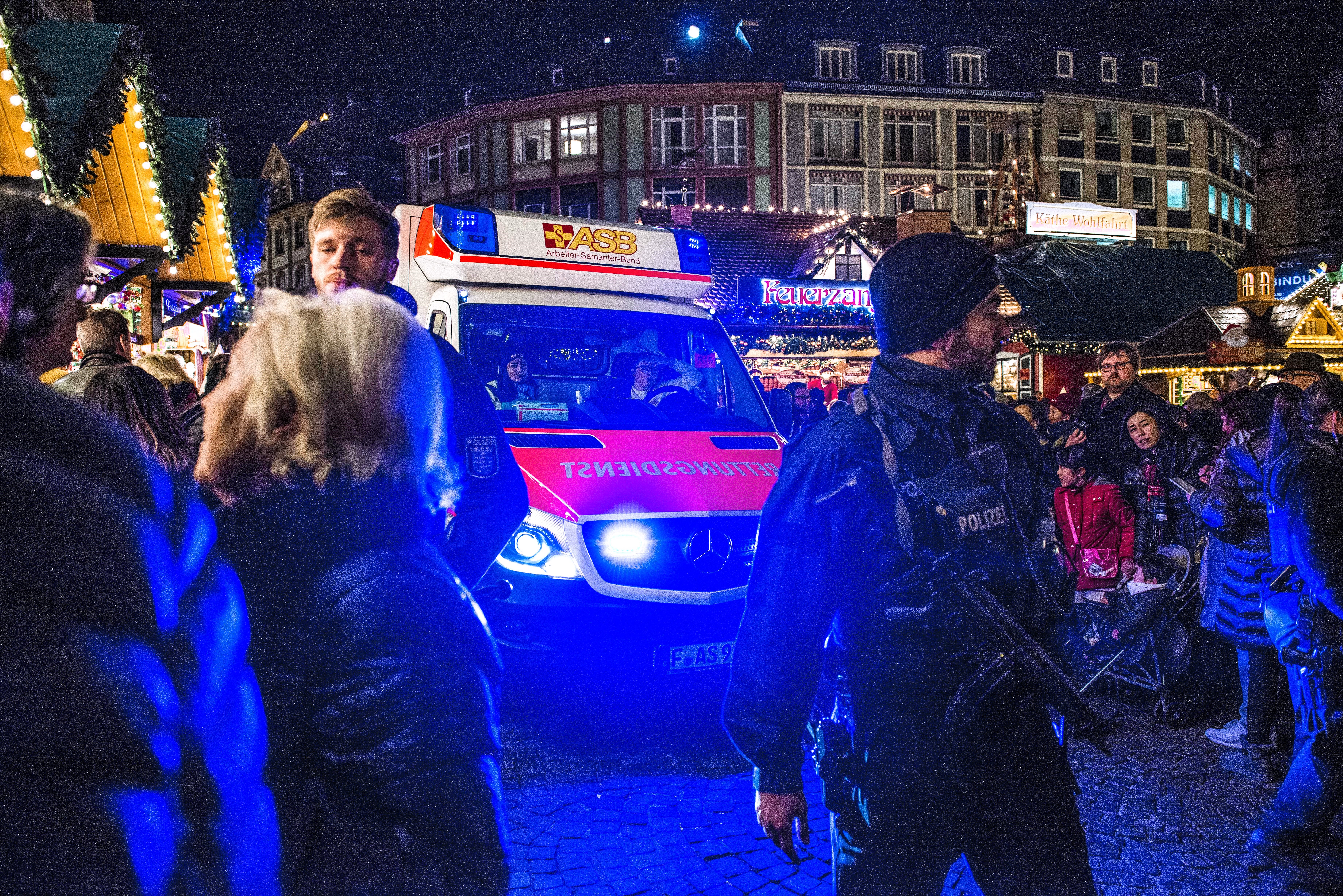 Eilmeldung! Anschlag auf Kölner Weihnachtsmarkt - Polizei nimmt zwei verdächtige Islamisten fest!