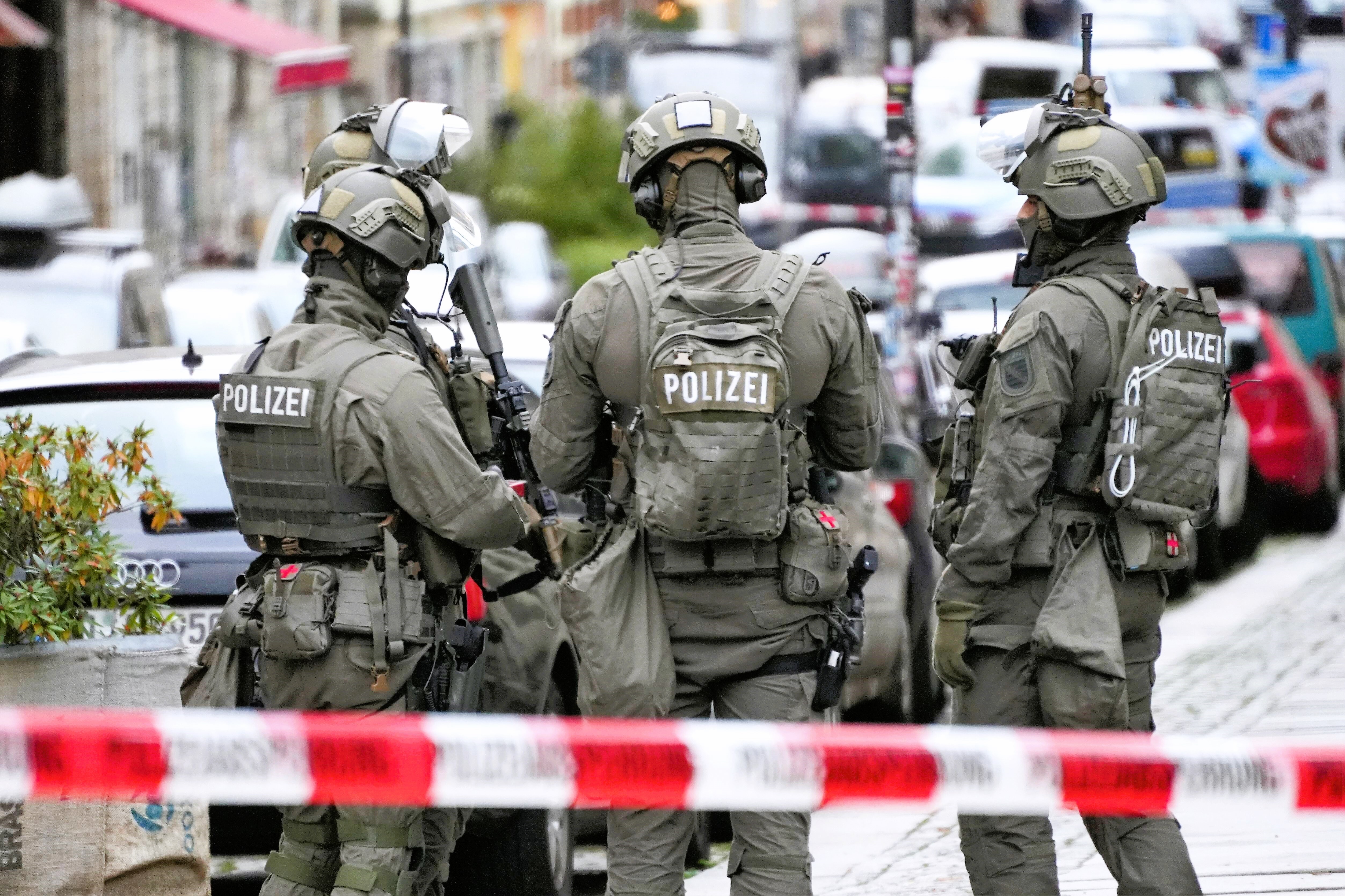 Eilmeldung! Obdachloser sticht auf Grundschüler ein - mindestens 1 Kind verletzt! Täter auf der Flucht